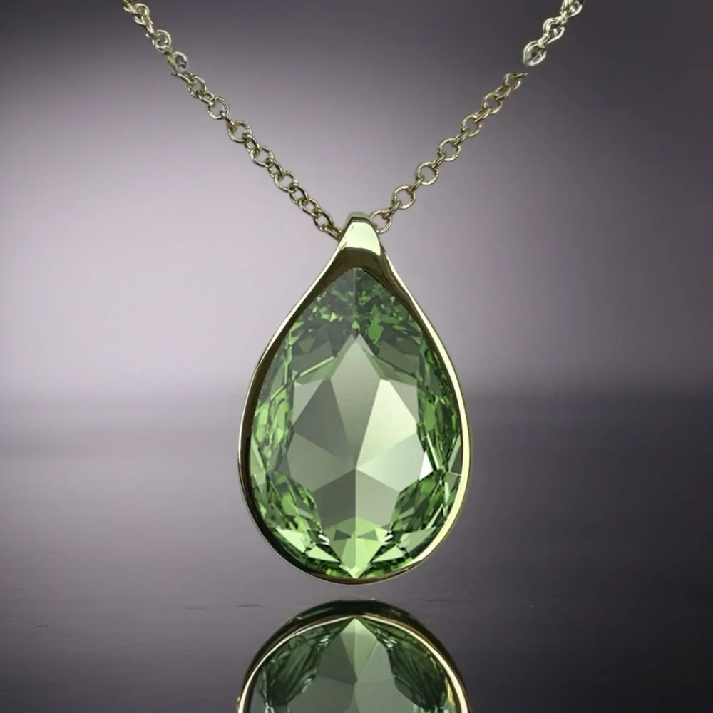 Handcrafted necklace with green peridot crystal and chain - Picture 3 of 6